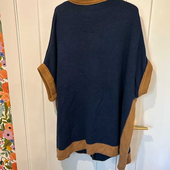 ANTHROPOLOGIE AKEMI AND KIM poncho cape - Picture 3 of 6